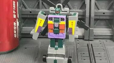 G1旋风，战车队成员，混天豹左臂，变形为SH-2海妖直升机，1985年出品