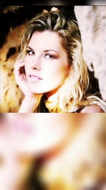 珍妮弗·佩姬,美国创作女歌手,成名于90年代末期,代表作是"crush".