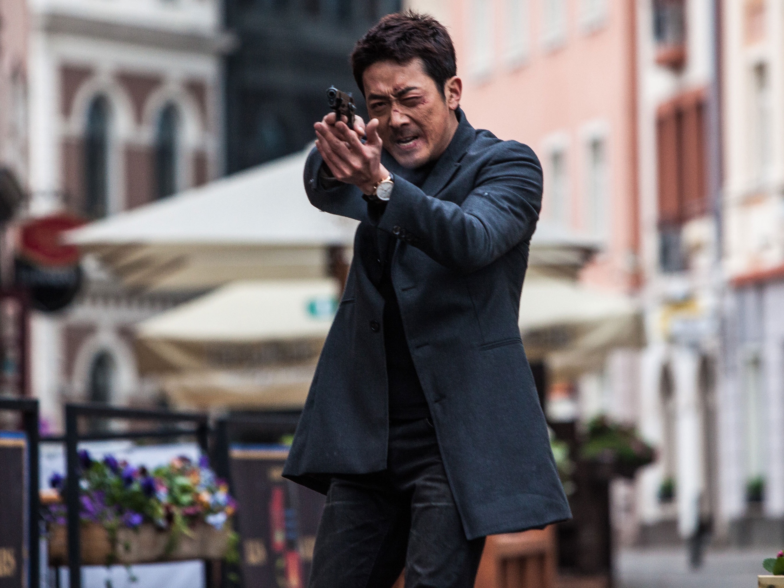 河正宇化身柏林特工,媳妇全智贤被捉,拼命追车精彩拍摄揭秘