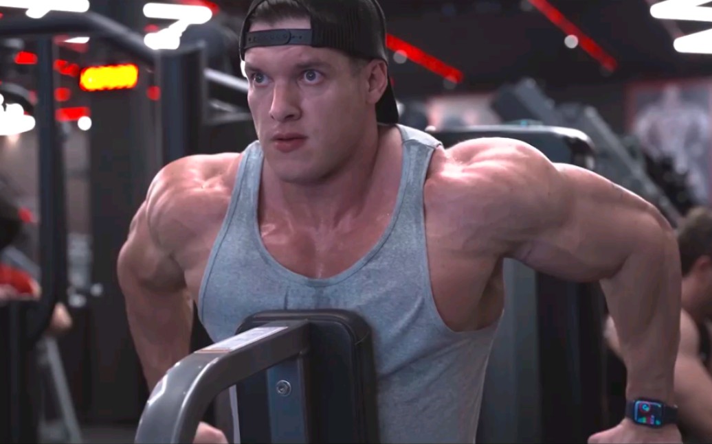 巴西健体大将卡洛斯-奥赛7周胸肌训练