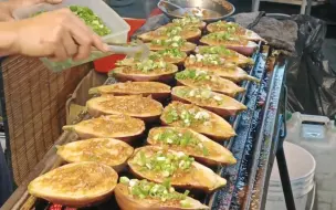 Descargar video: 【台湾美食】烤面筋、烤茄子、麻辣烫……台中夜市美食汇编！这也太馋人了!