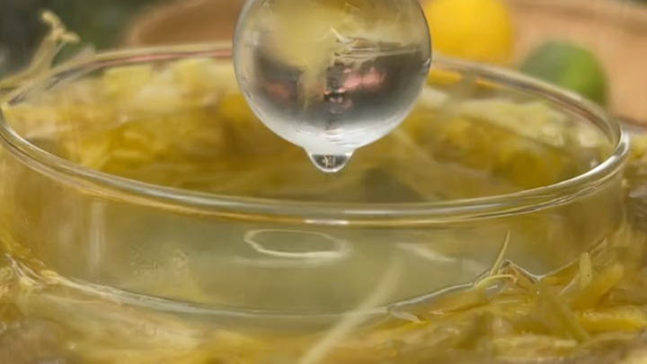 白色的金银花用来做花露