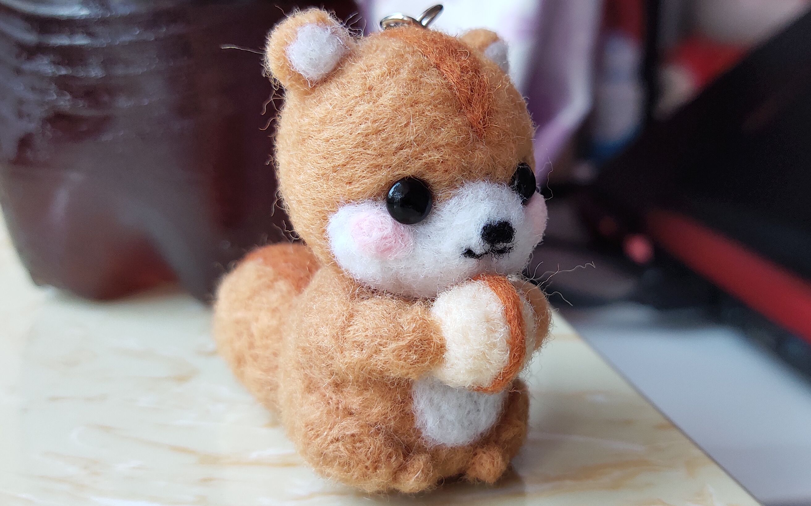 活动作品羊毛毡戳一只小松鼠