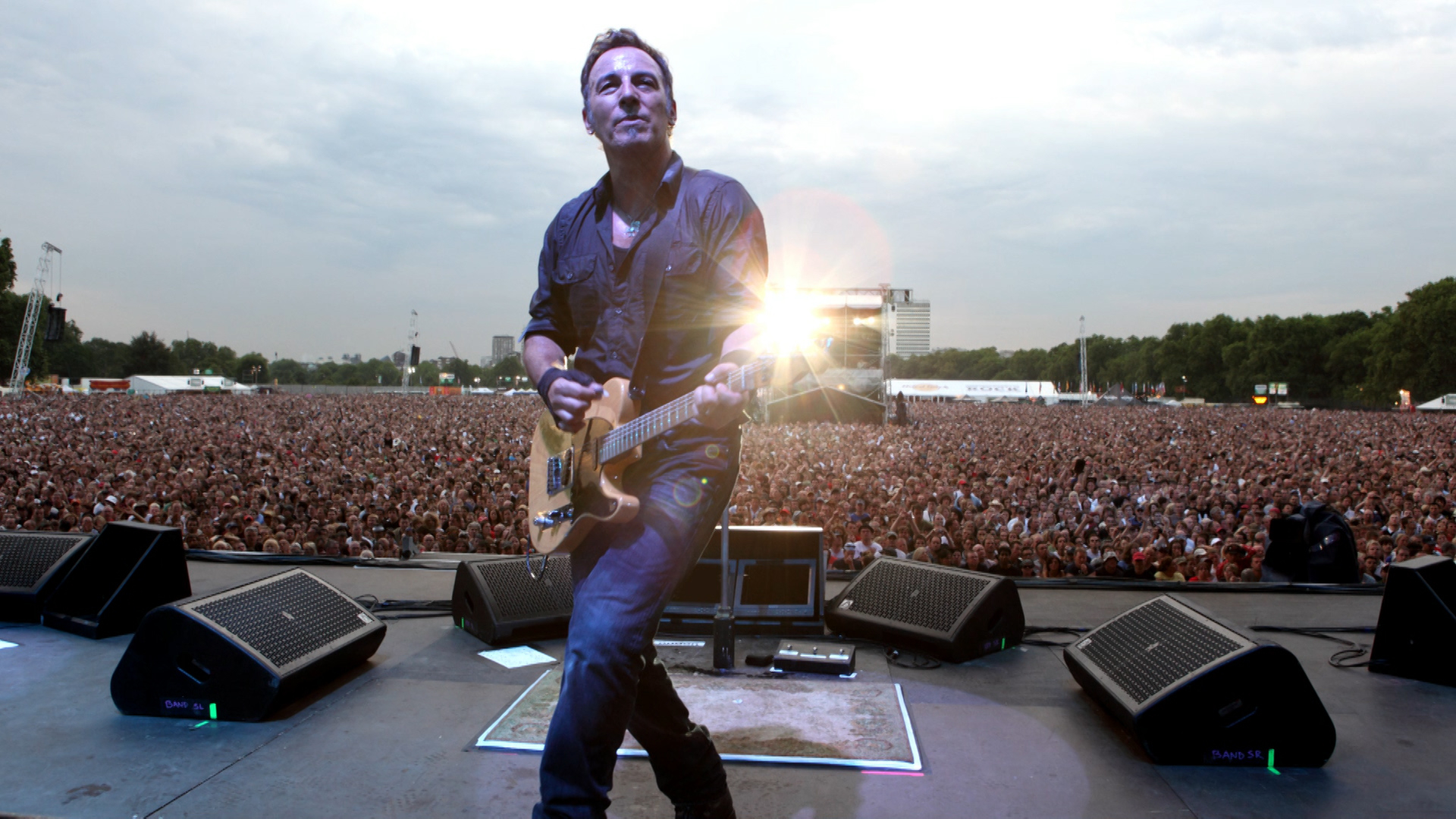 credits (raise your hand) (london calling: live in hyde park