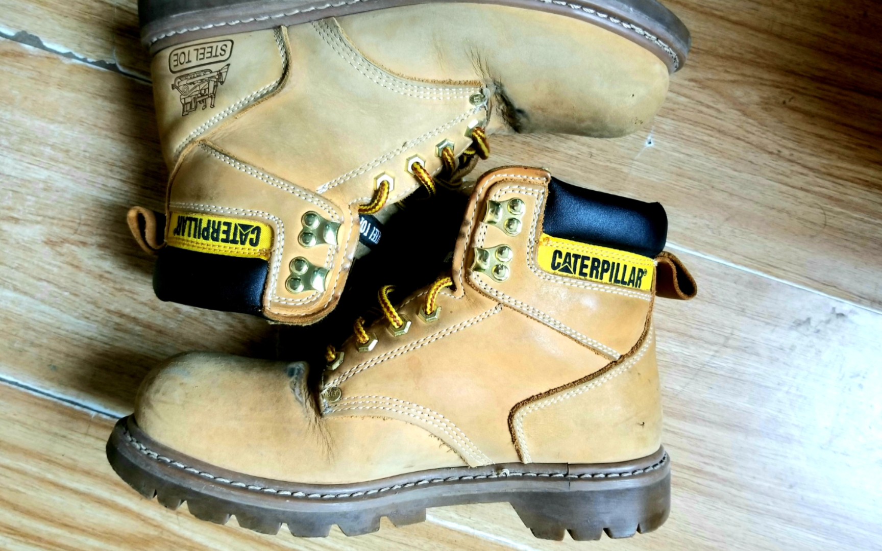 上脚7年的钢头卡特大黄靴 caterpillar steel toe 工装靴 劳保鞋