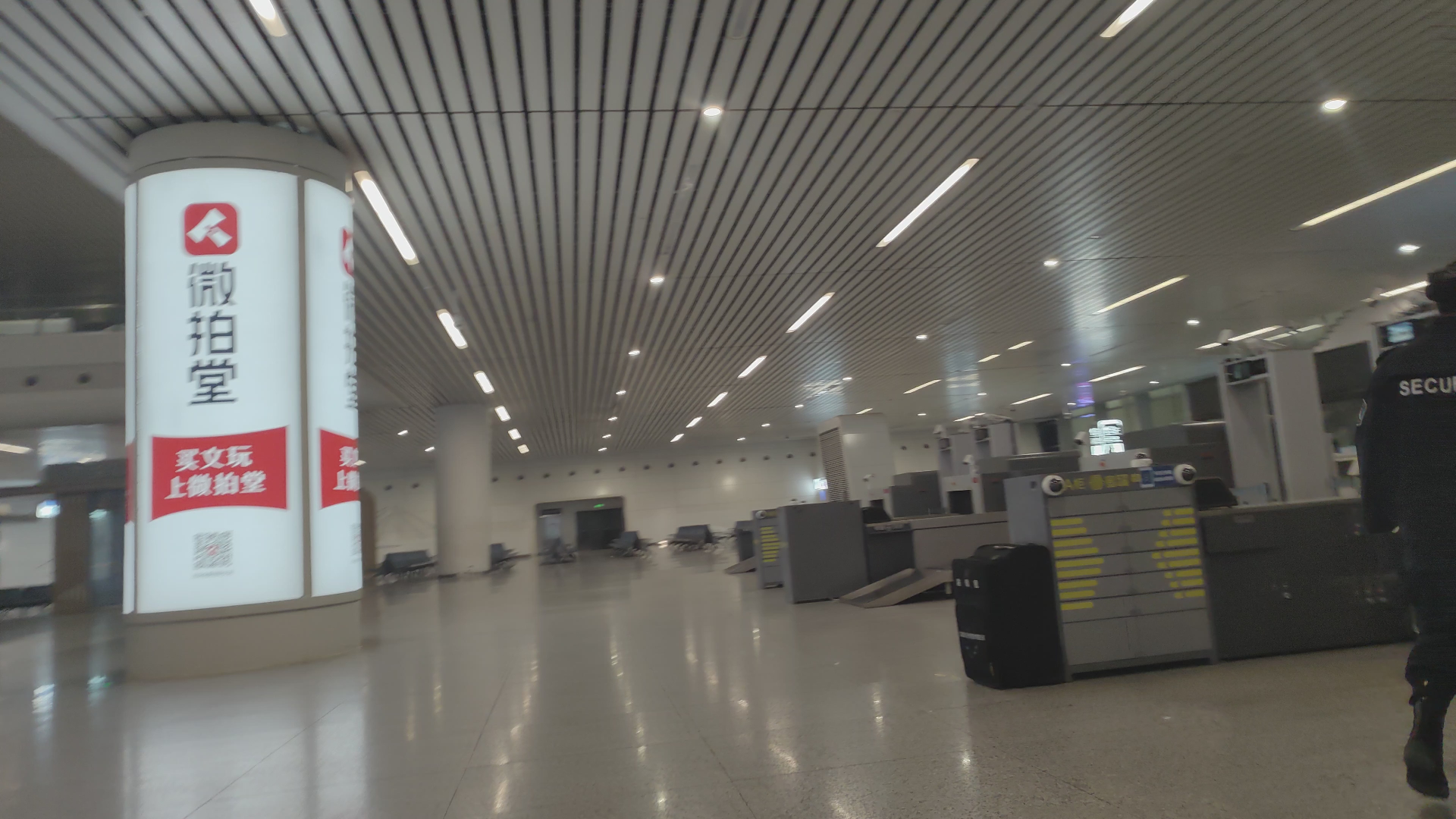 2022年12月21日 21:50 杭州东站入站实拍