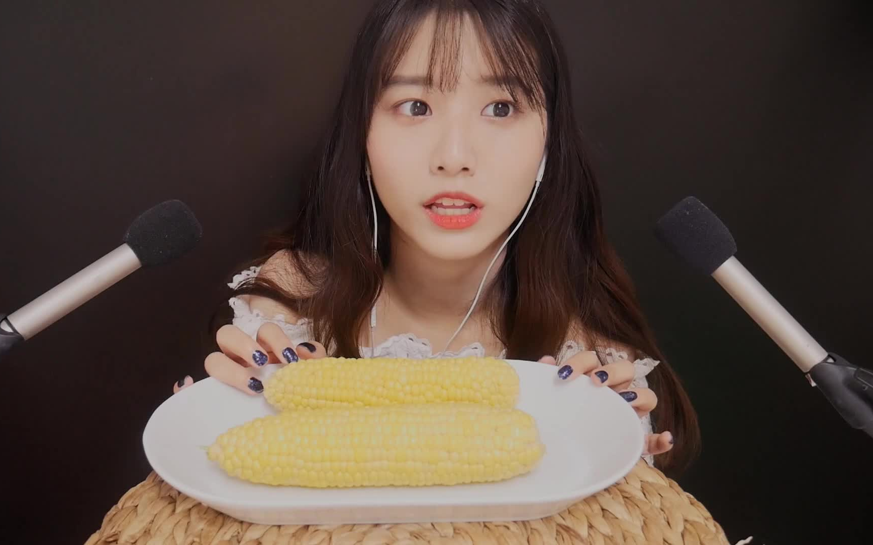 【asmr】suna小姐姐吃玉米,第一声就上瘾了(超清4k福利画质)_哔哩哔哩