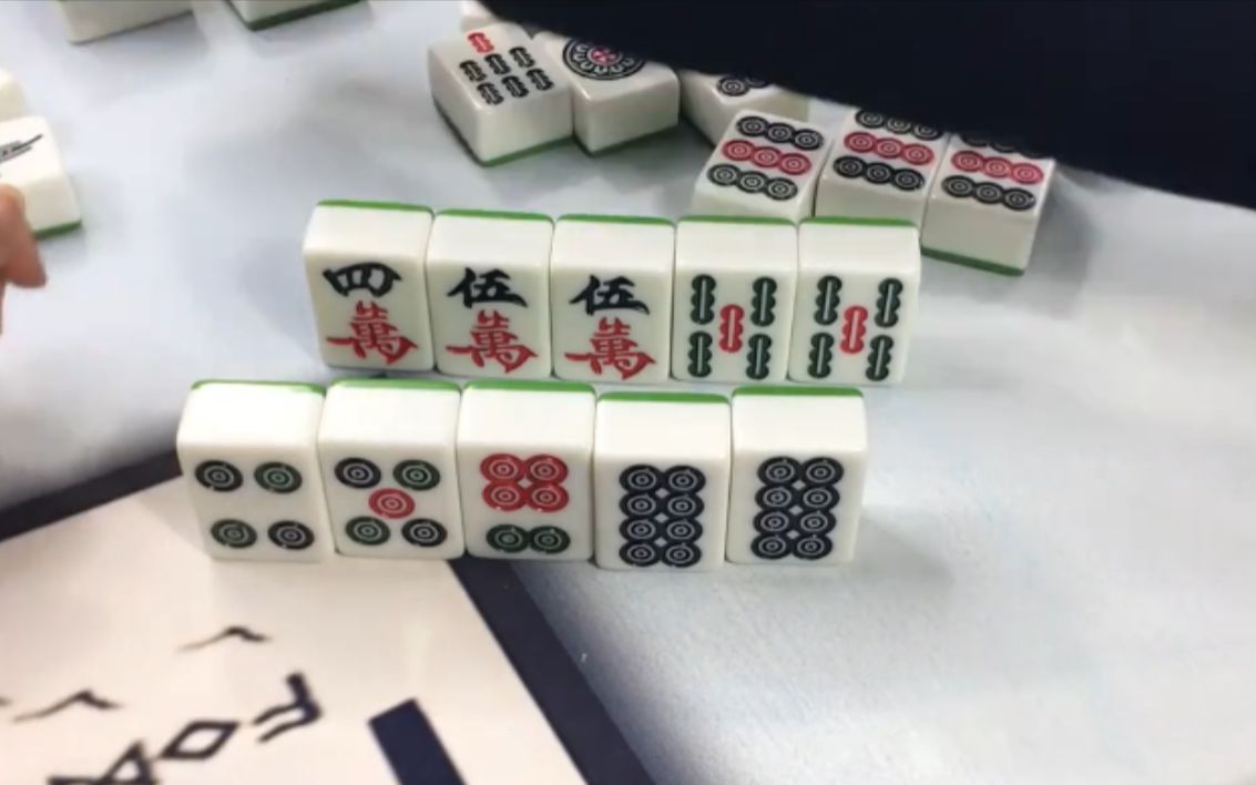 麻将看小姑娘这把牌是不是打错了真是一手牌烂到底