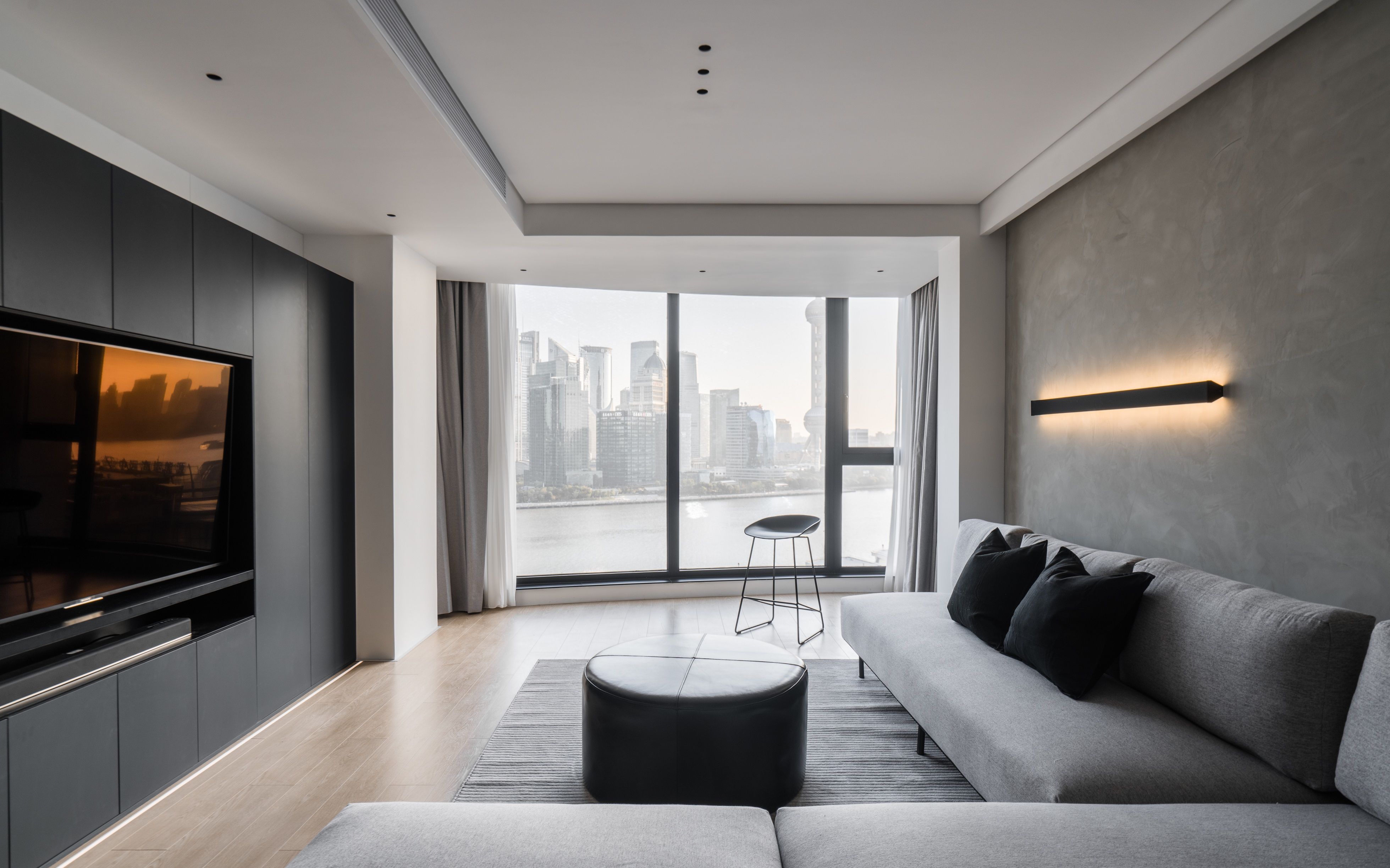 黄浦江畔的100平江景房,就要这样的落地窗才搭