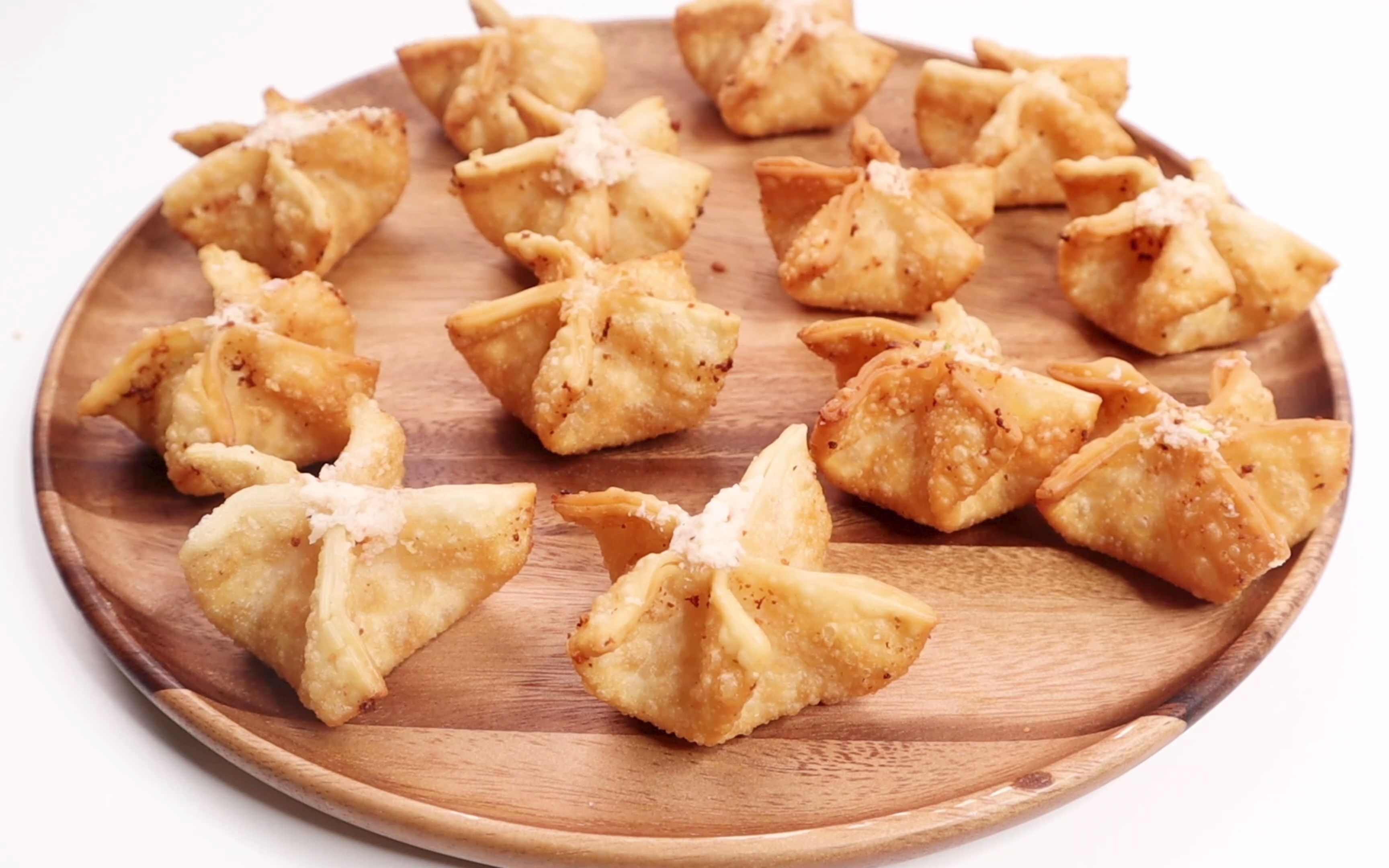 风车状的 炸蟹角 crab rangoon 酥脆好吃