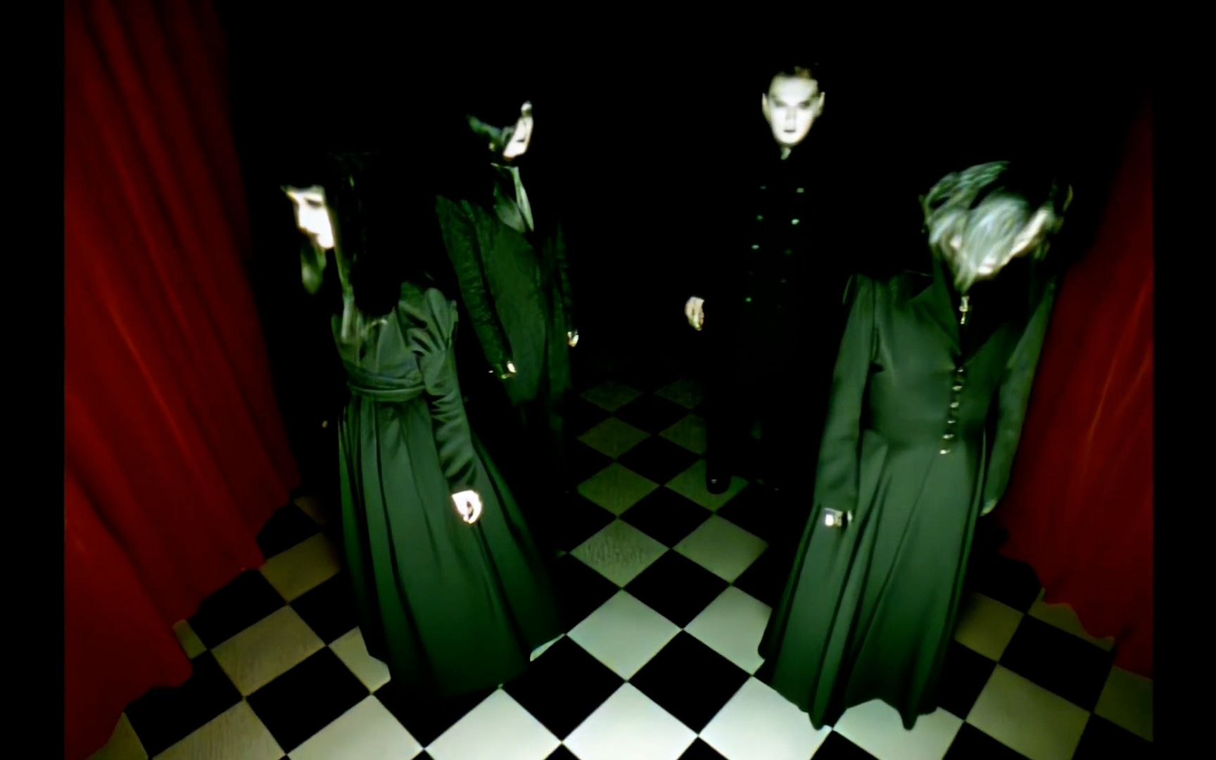 [图]【视觉系】MALICE MIZER「Beast of Blood」MV (中文字幕)