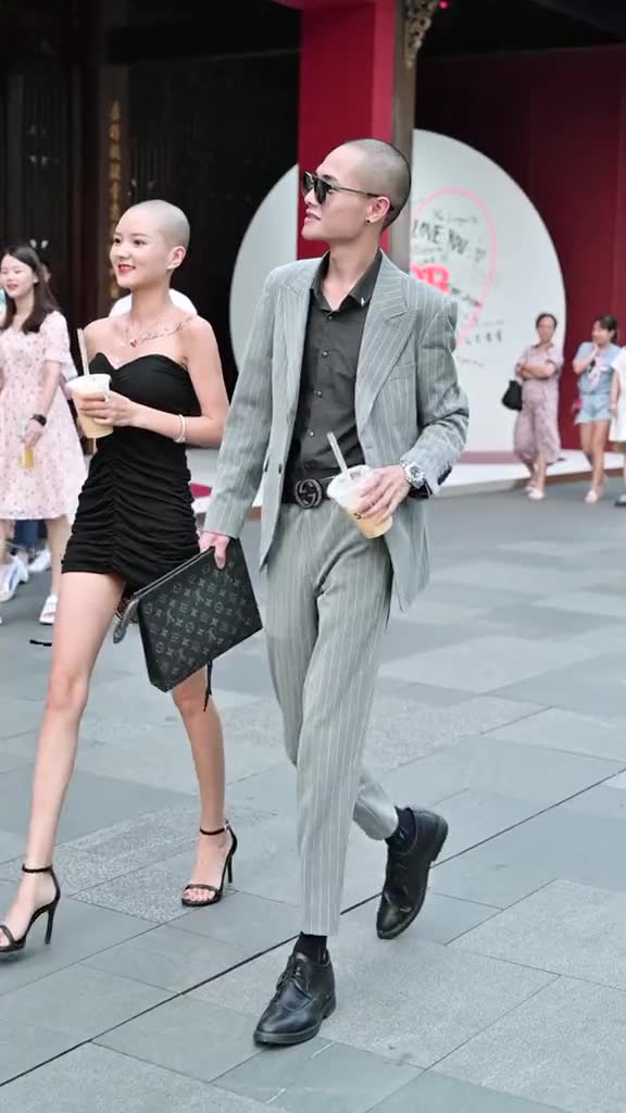 光头情侣-7315(通神奶茶妹)  街拍  光头
