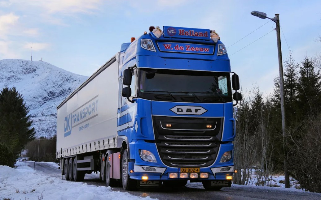 荷兰小哥欧洲真实卡车第一视角驾驶日常开灯就走修复daf的损坏并在