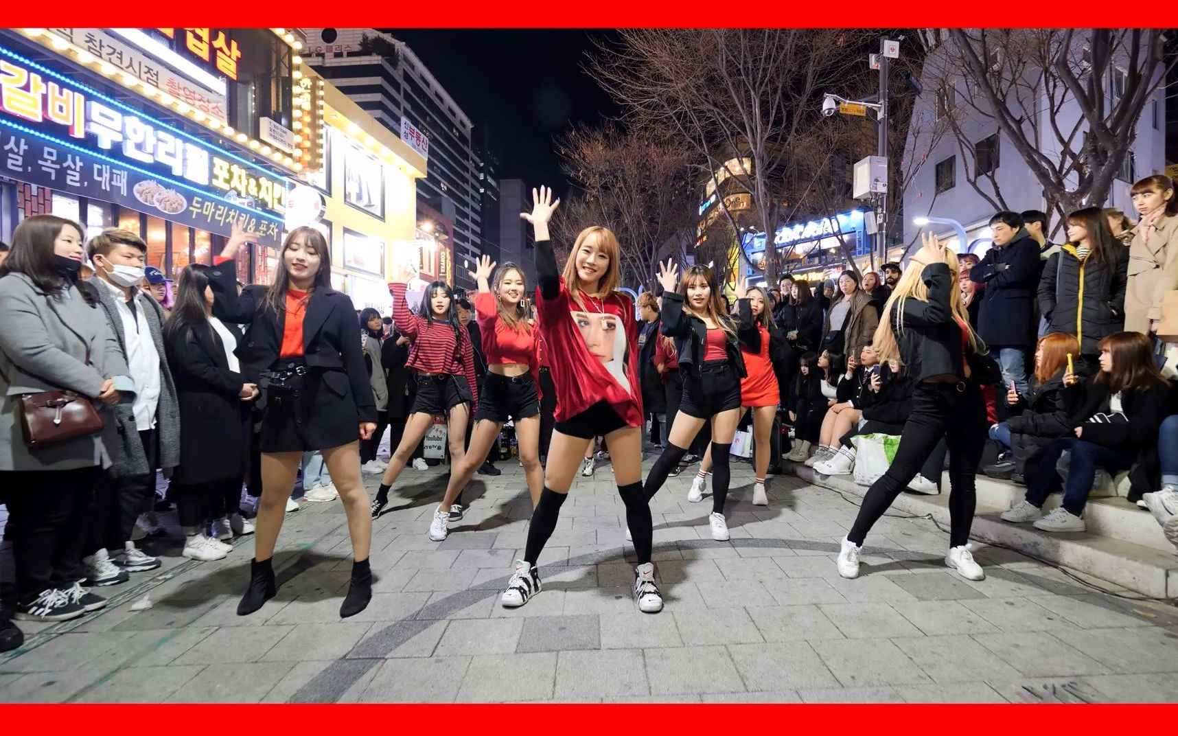 韩国舞团街头热情翻跳 momoland- im so hot [kpop in public]
