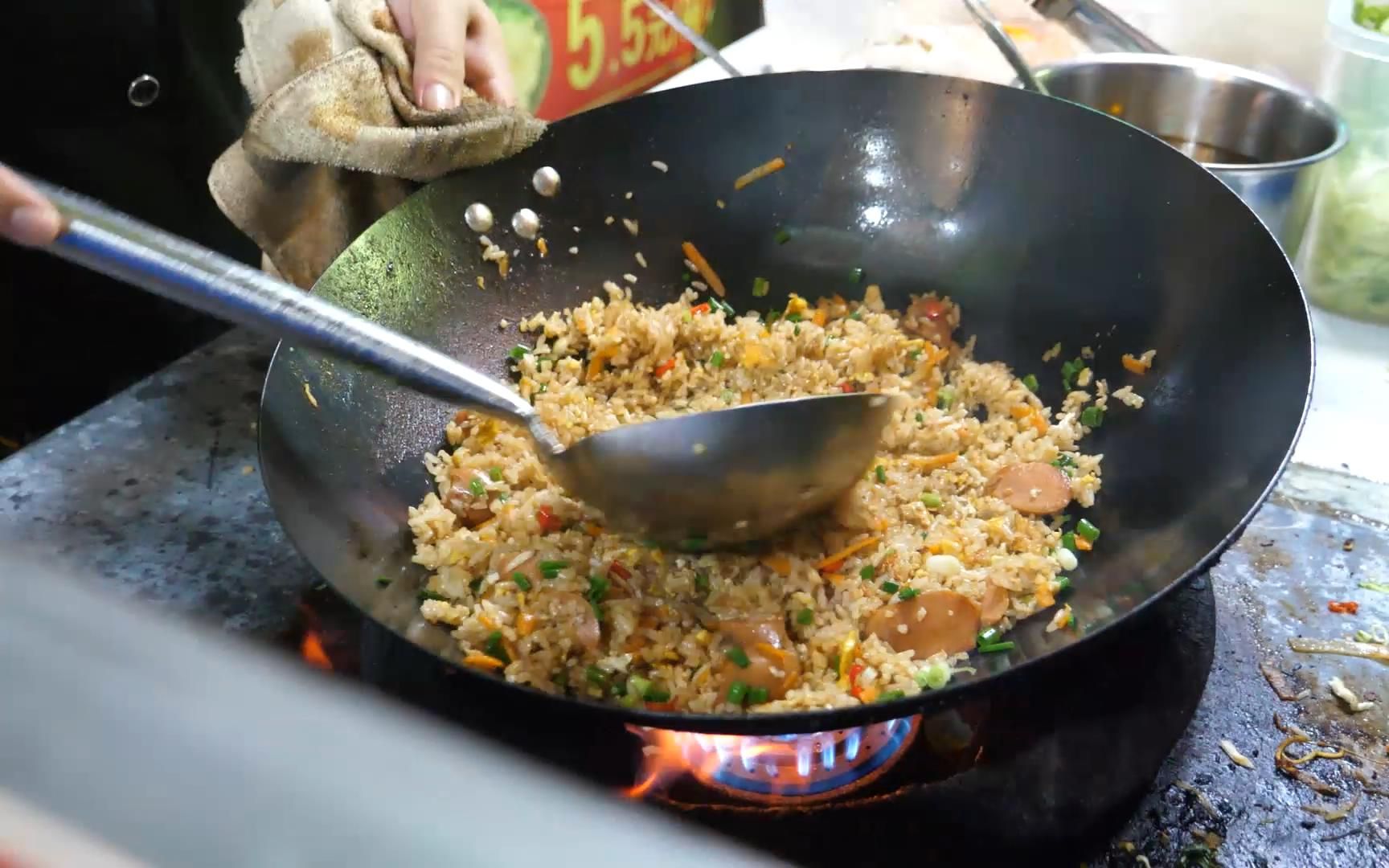 [图]这不就是我的梦中情饭么~叫老板炒份炒饭，双蛋加根肠，味道美滋滋