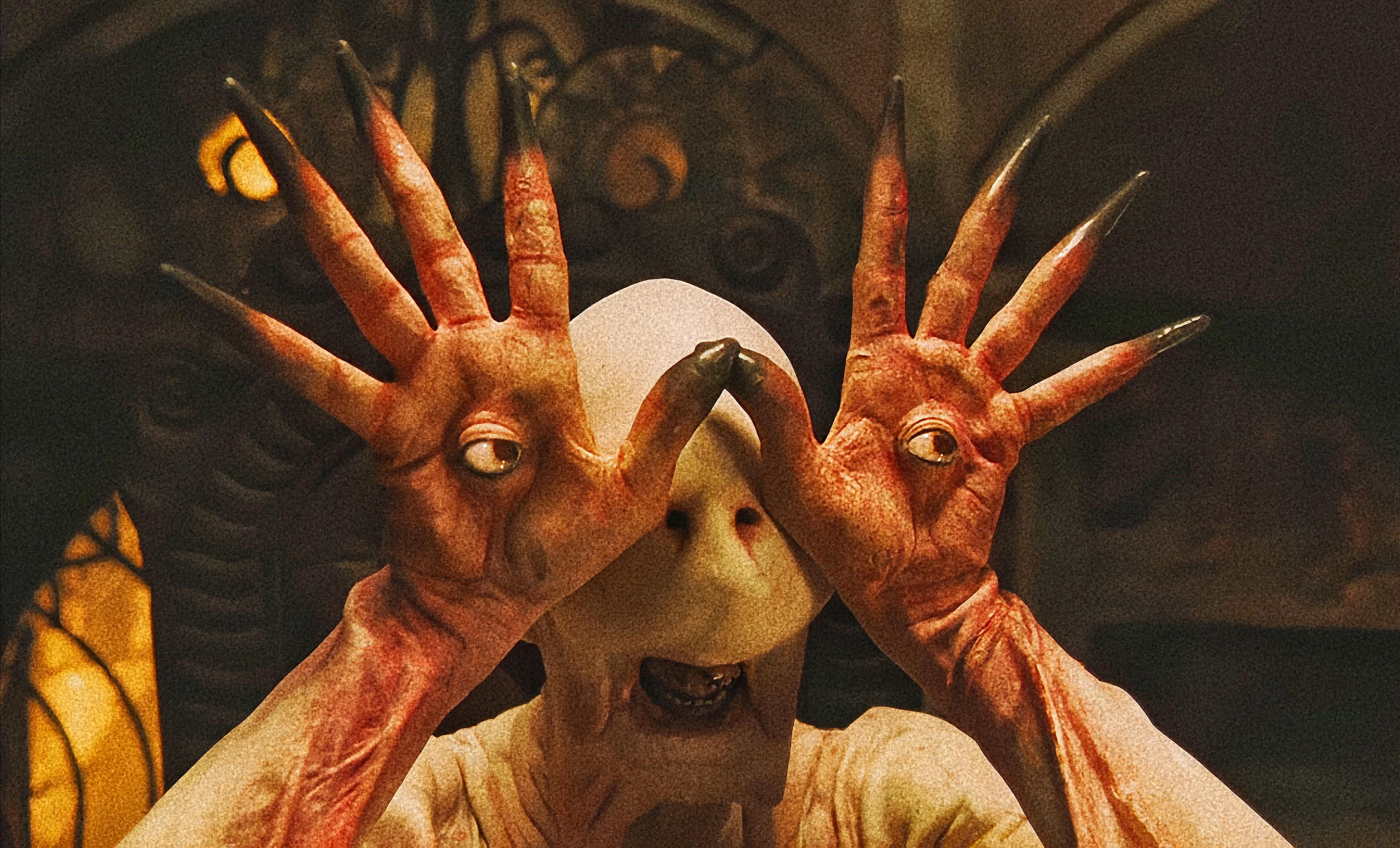 女孩打开"异世界"大门,只因贪吃了一颗葡萄,差点沦为怪物的食物!