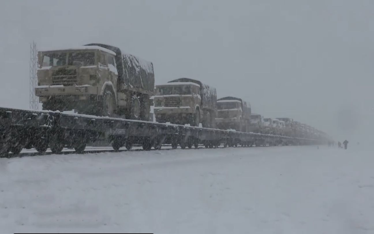 [图]兵哥哥铁路机动赴高原遇大雪