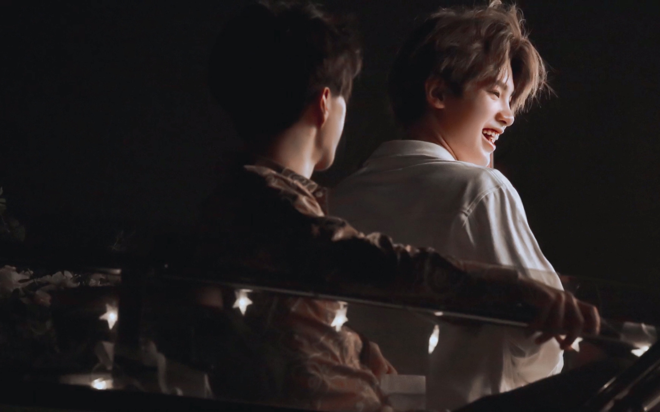 【世界上的另一个我】 皇权富贵的高甜小日常 xxj情侣暗戳戳的秀恩爱