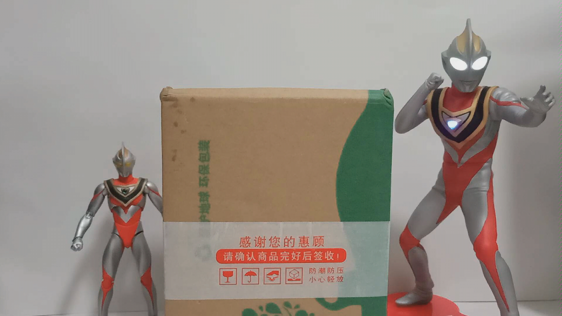 盖亚赛文奥特曼发光扭蛋
