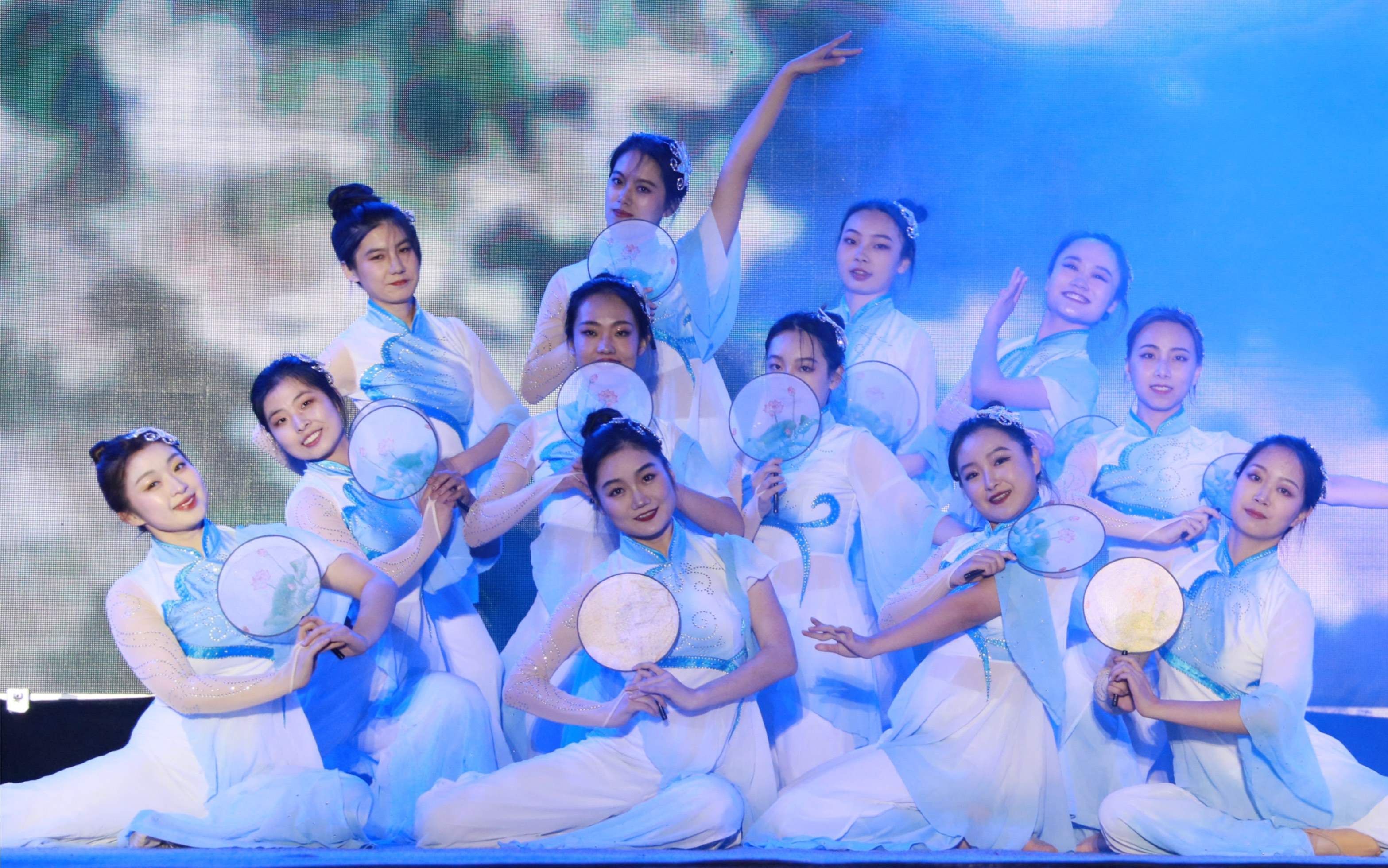 2021年迎新晚会 《雨中花》 | 毕业了开始怀旧