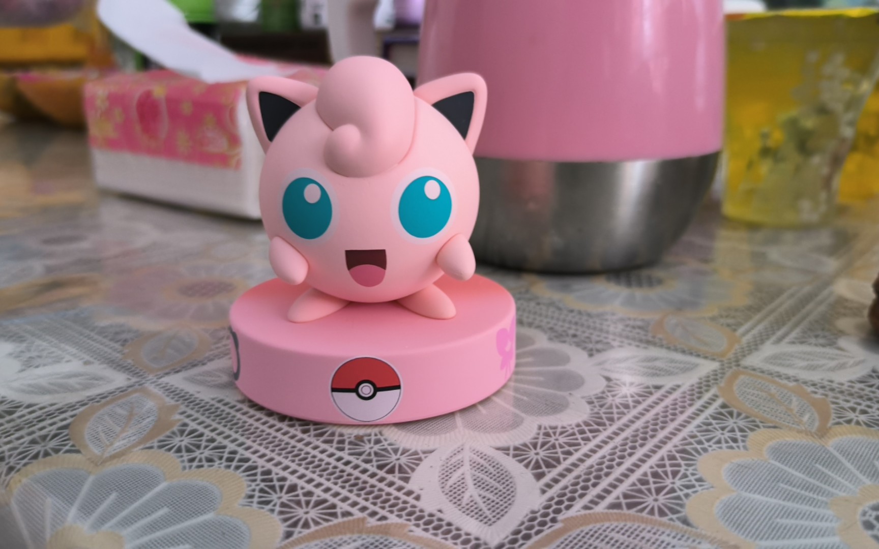 康师傅香爆脆宝可梦联名的公仔,可爱捏