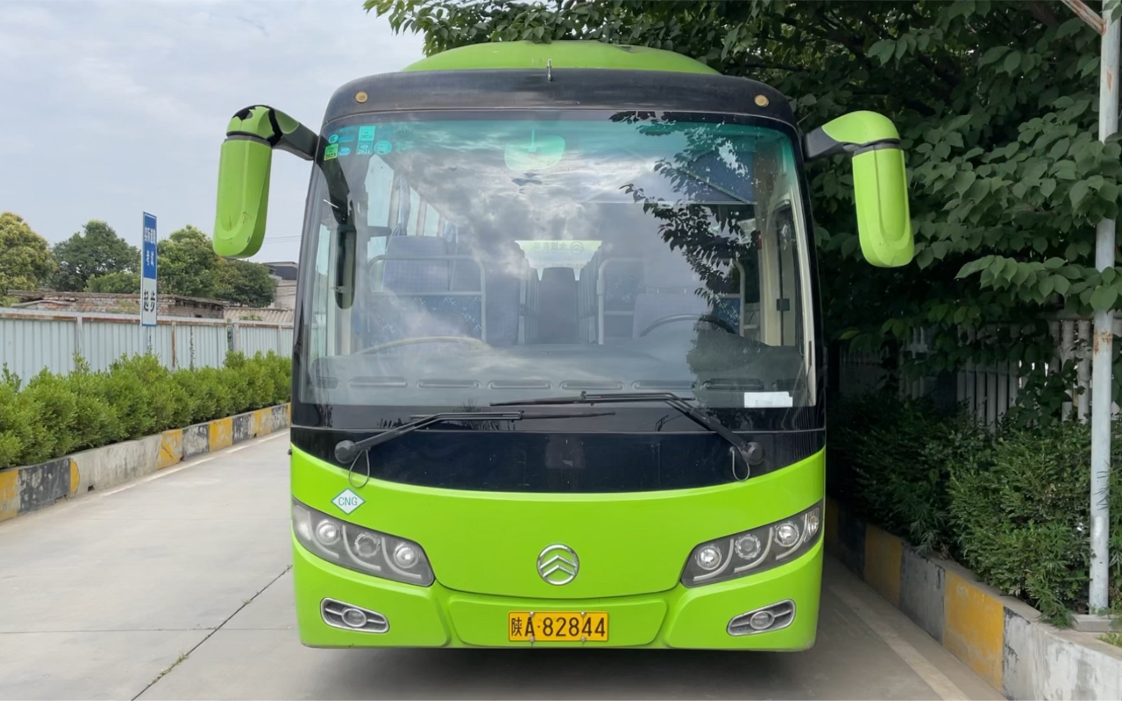 两辆纯数字车牌厦门金旅xml6857j15n燃气动力客车_哔哩哔哩_bilibili