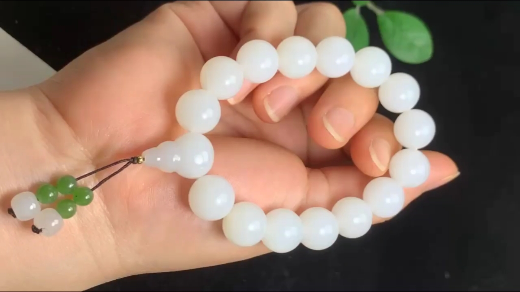 和田玉白玉羊脂手串12mm,白度一级,密度高,油润十足,做工光滑,珠圆