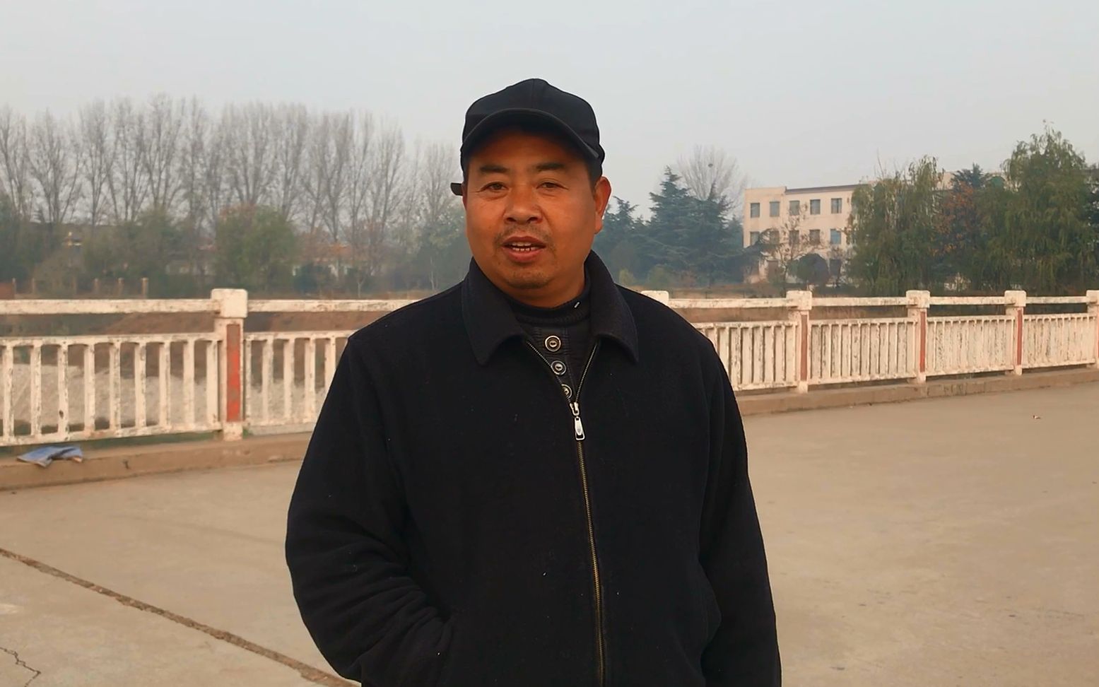 农村48岁大叔偏瘫6年,全家老小靠低保生活,提起儿子婚事直发愁