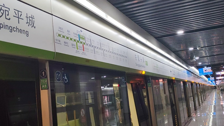 京港地铁16号线311下行出站东管头南站