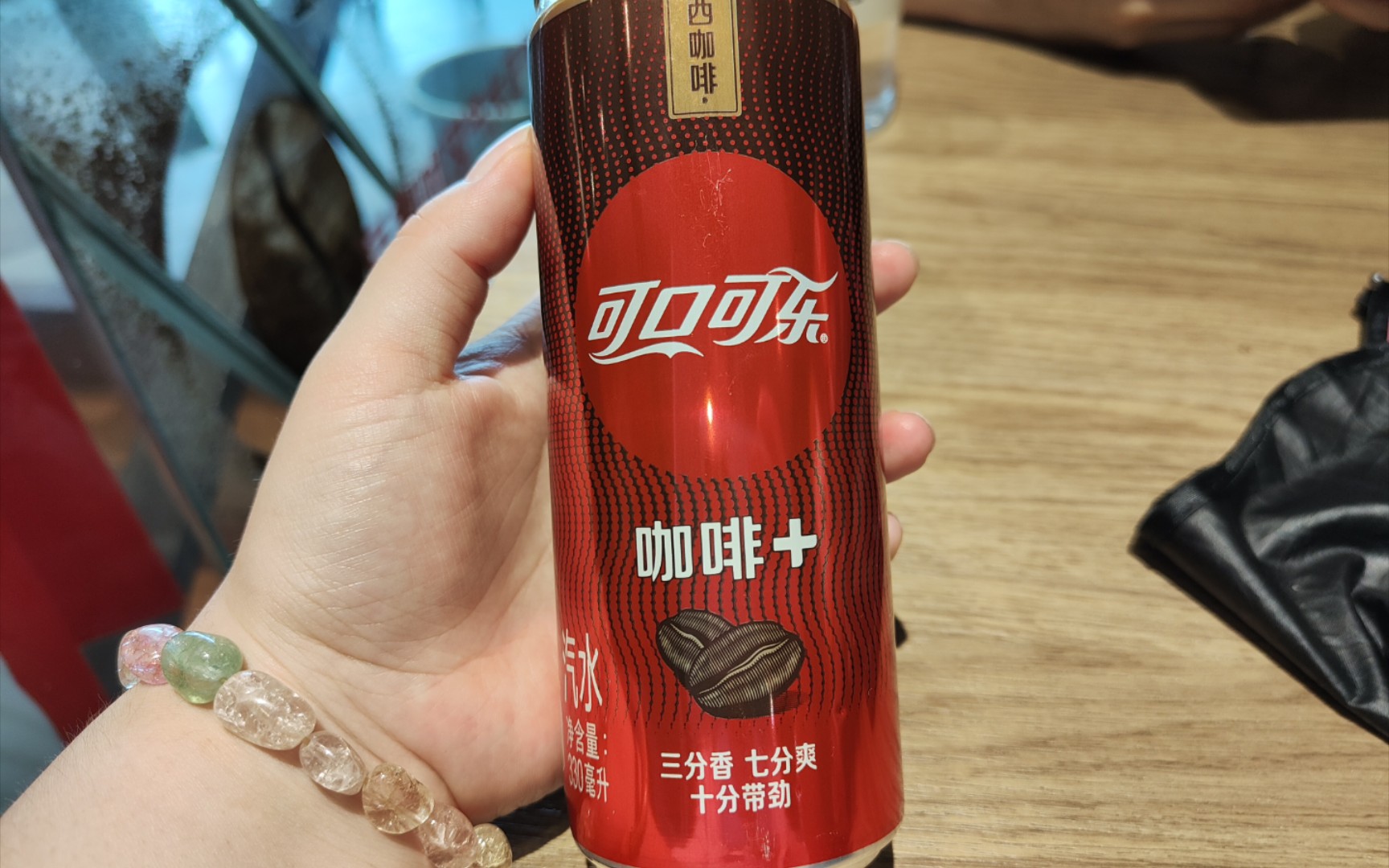【可口可乐】"咖啡 "汽水试喝,有咖啡的味道,感觉偏甜