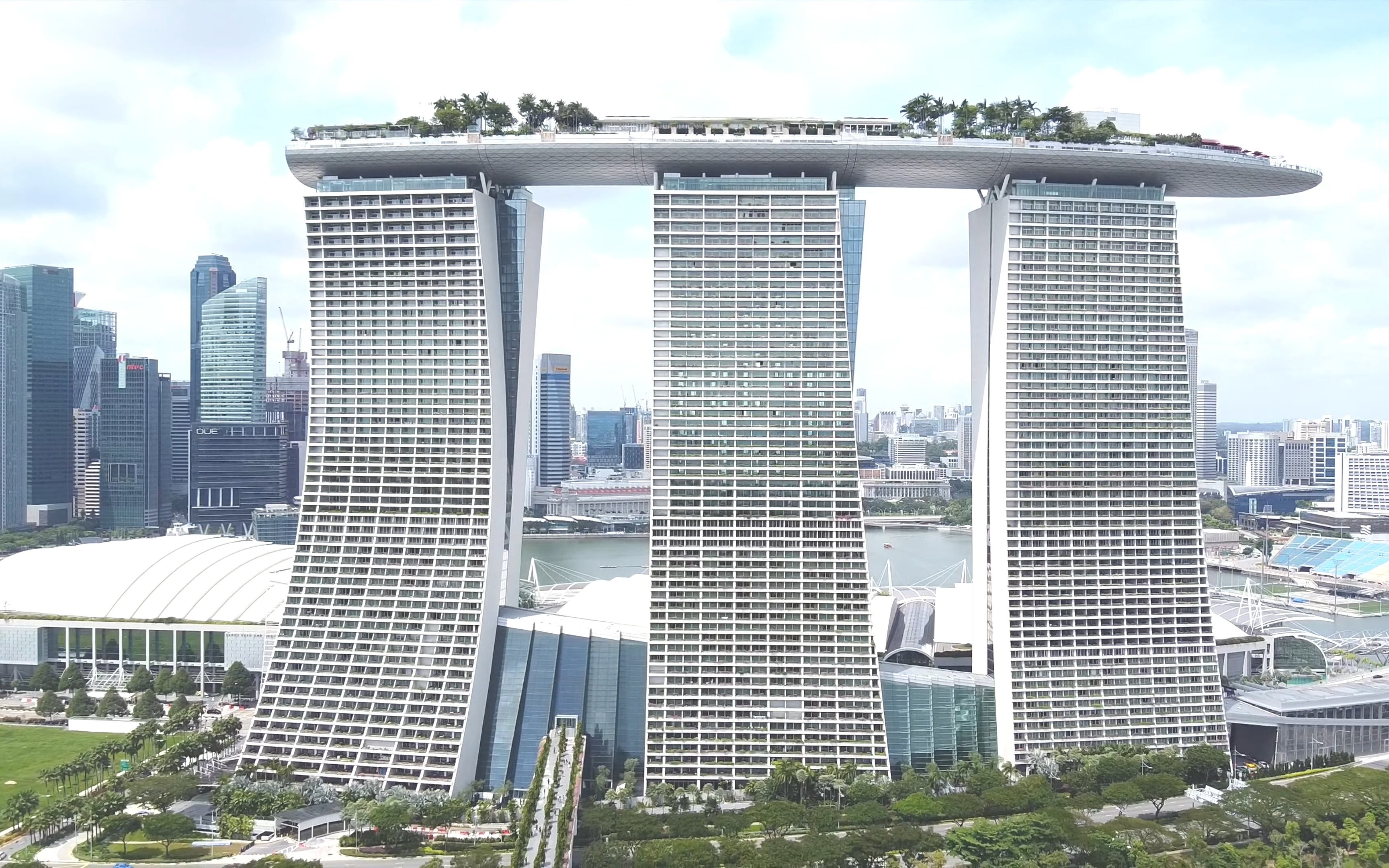航拍新加坡滨海湾金沙酒店