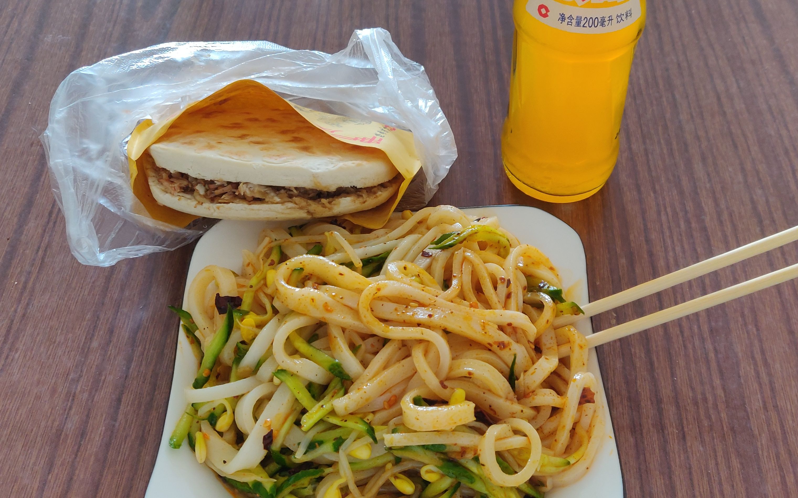 【凉皮 肉夹馍 冰峰】一起感受地道西安美食三件套