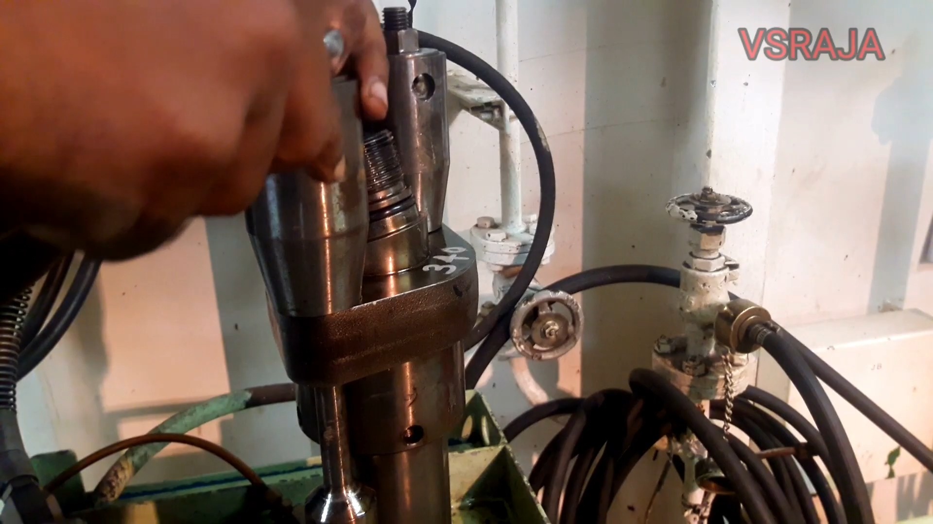 船舶主机油头拆装  MAN BW FUEL VALVE OVERHAUL哔哩哔哩bilibili