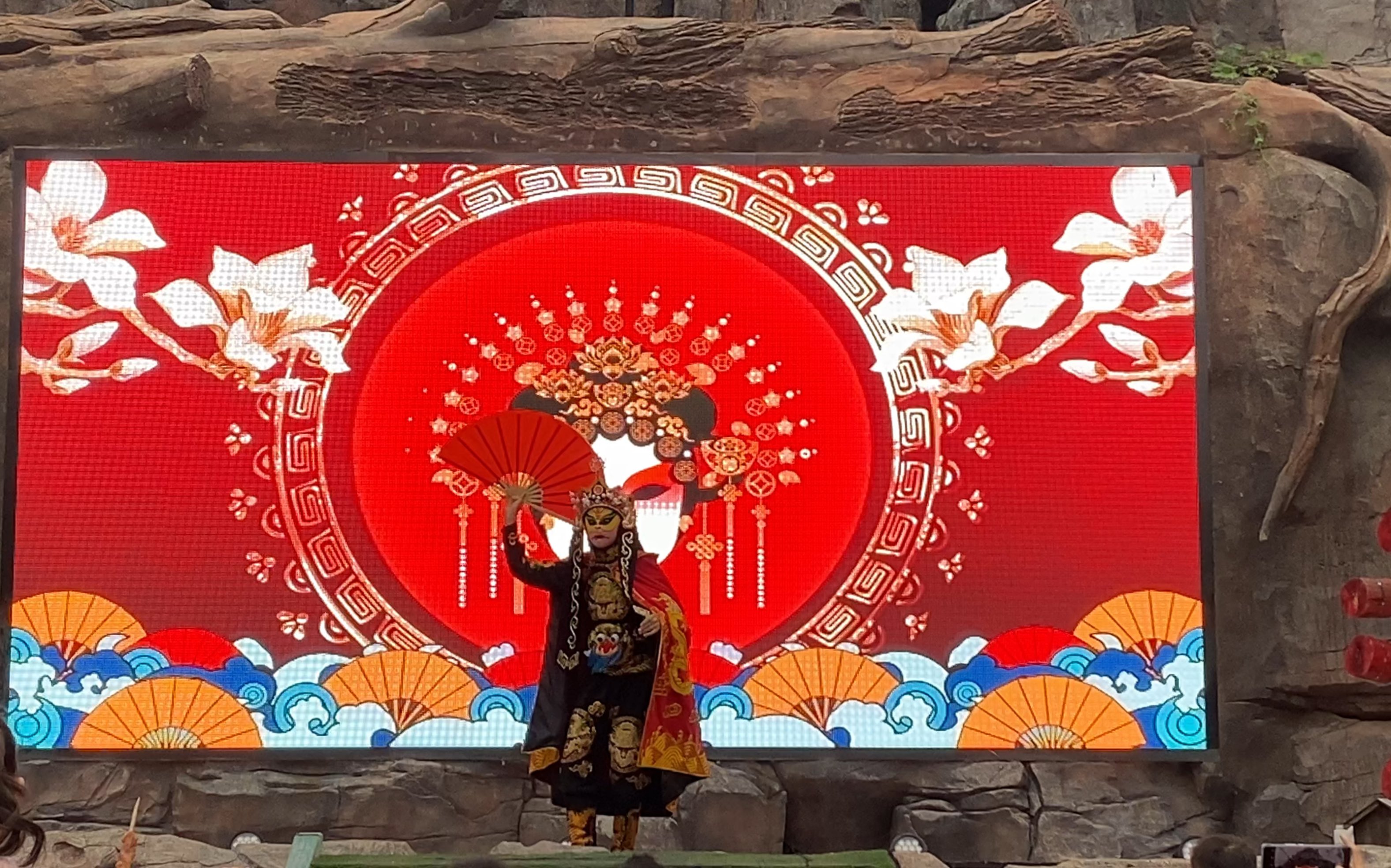 河南郑州新郑市皇帝千古情景区变脸表演