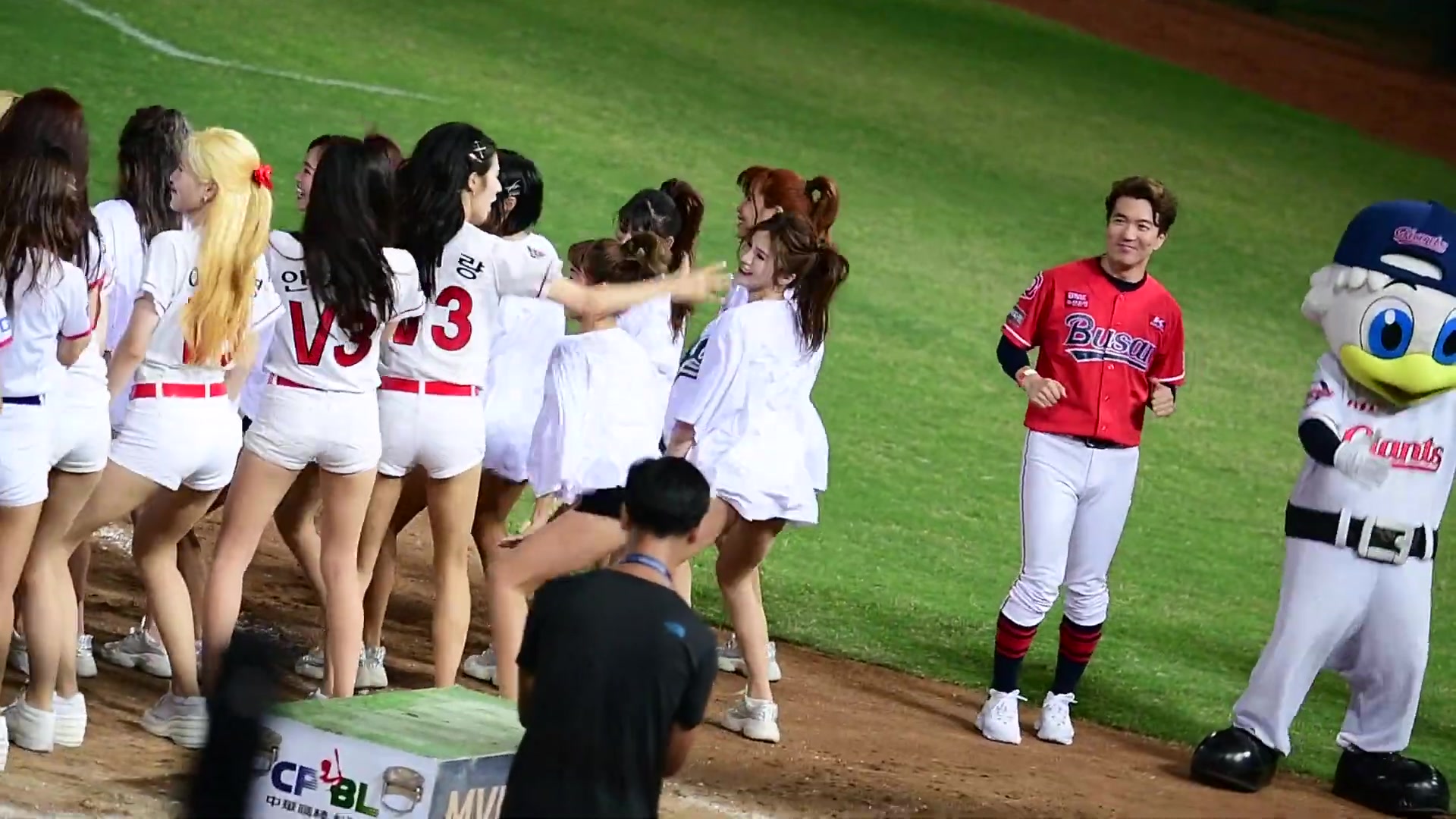 乐天女孩120190720lamigirls篮篮赛后舞djhanminshowmeyourbbasae