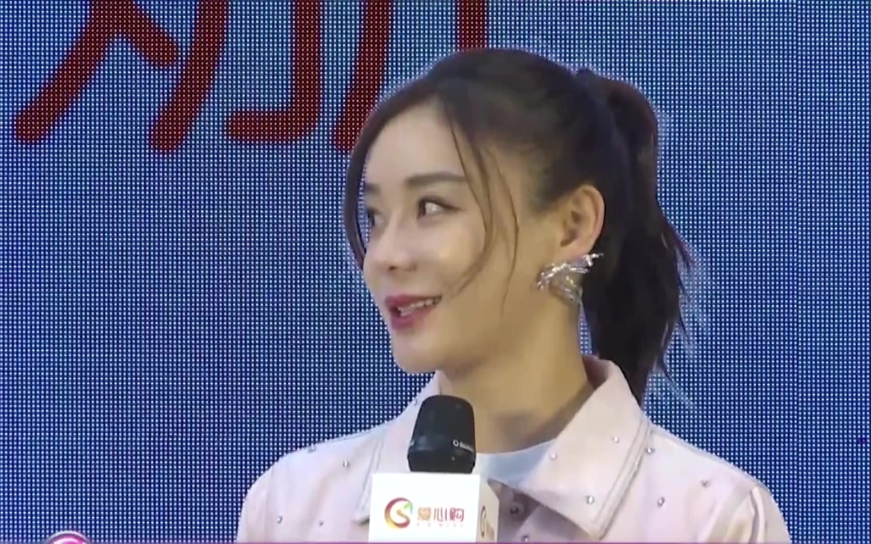 袁姗姗出演扶贫记者 罗晋在戏中过了把"摩托车瘾"