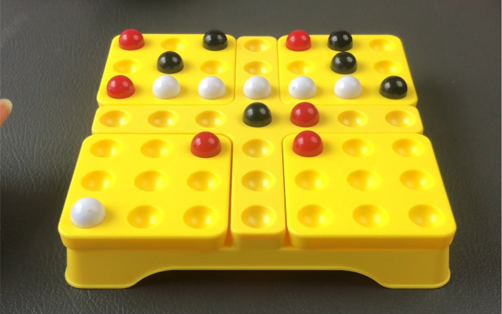 可以三人对战的旋转五子棋,考验观察力和布局能力,快和你的家人朋友一