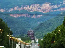 下载视频: 太震撼！山西与河南的交界处，坐落在太行山脚下的宝藏林州，快来打卡红旗渠、太行大峡谷、万泉湖等美景吧。