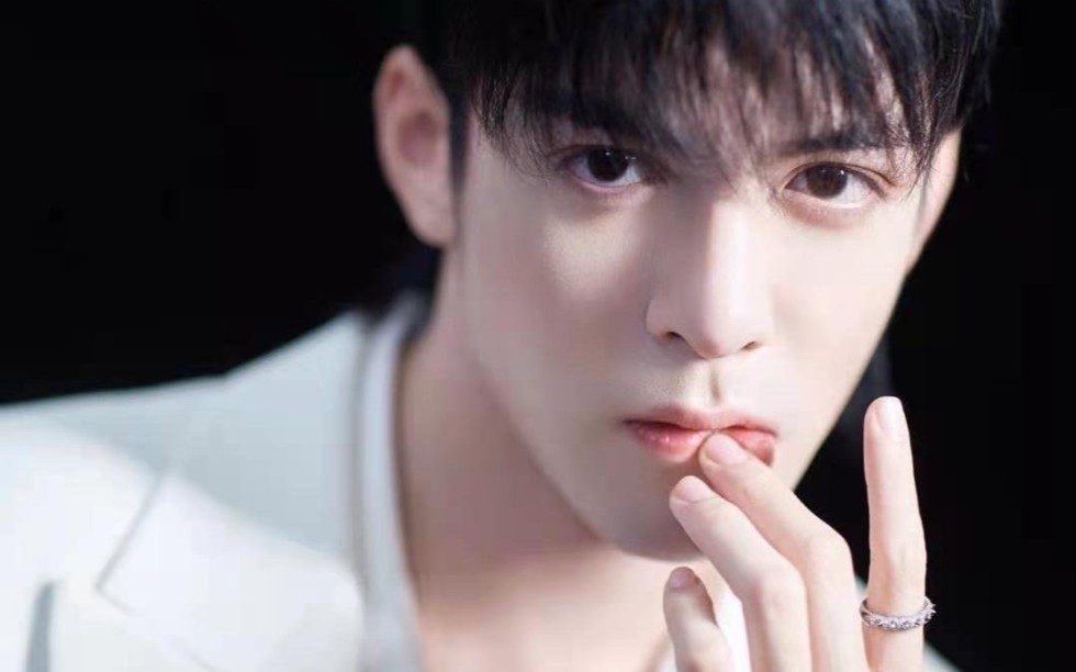 曾舜晞论清纯钓系美人眼睛可以有多撩人