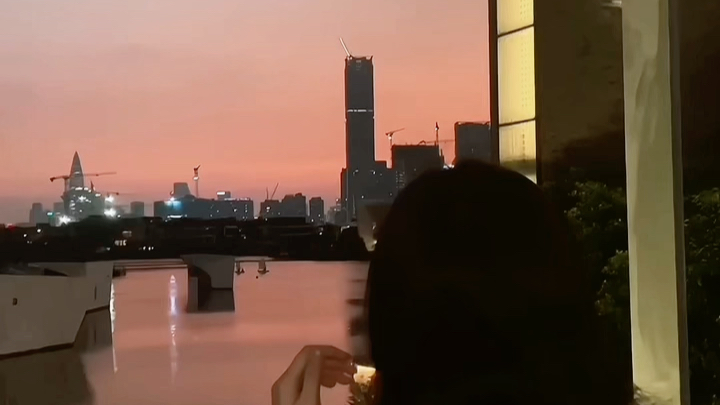 [图]重要的不是夕阳，是陪你看夕阳的人