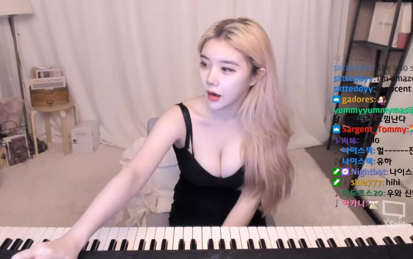 韩国女主播 直播弹琴