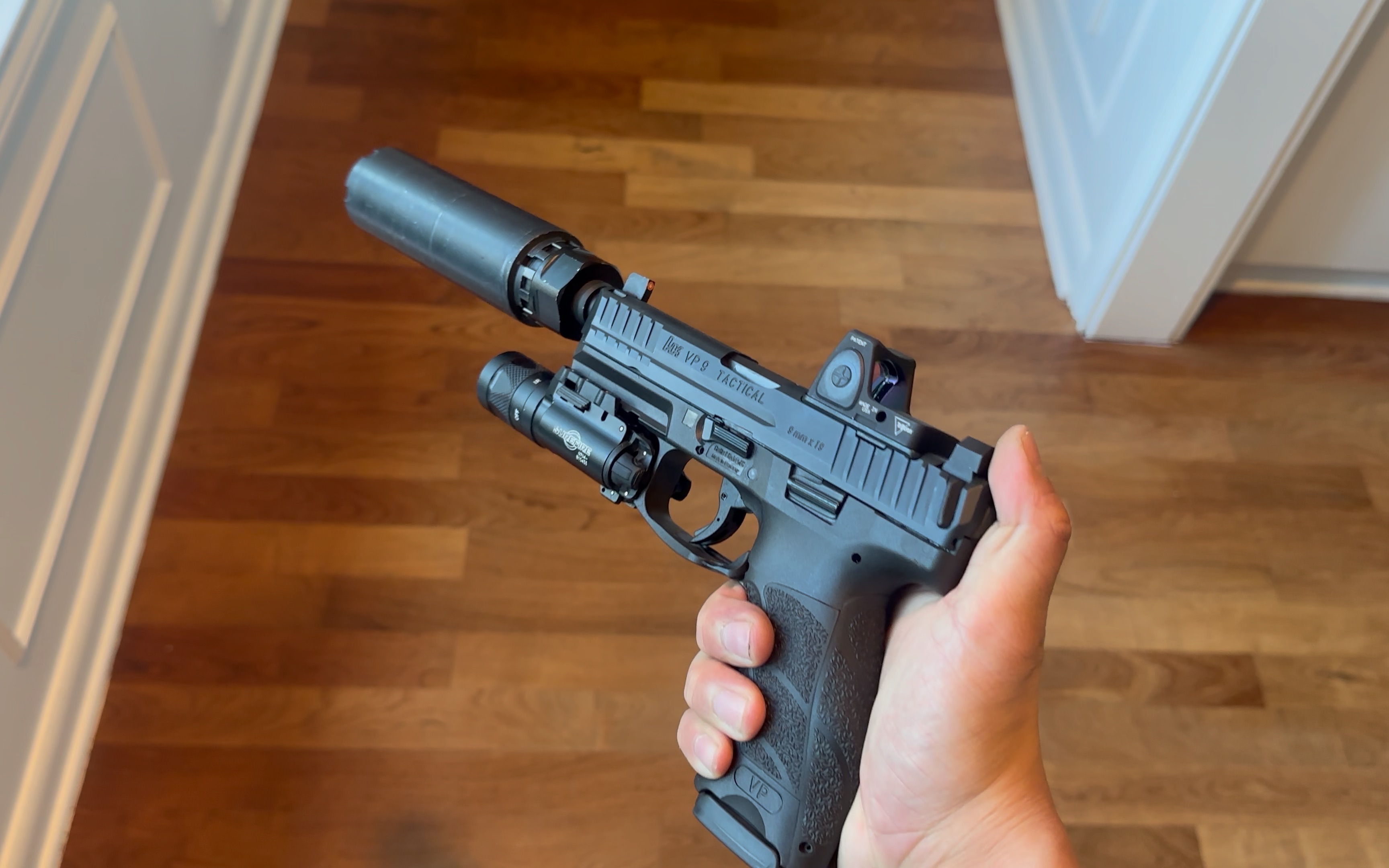 优秀的striker fired手枪该有的样子-hk vp9 战术版,你同意吗