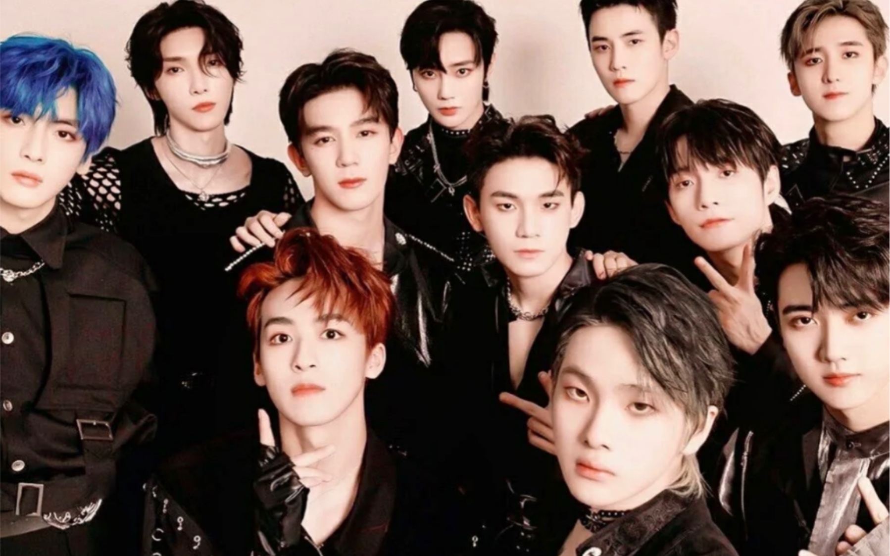 破晓而生 踏浪前行 r1se少年 巅峰相迎 十二相伴 we are r1se