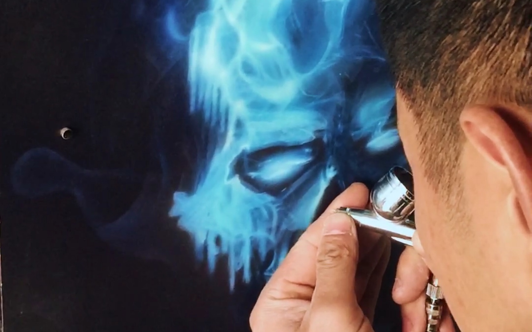 汽车彩绘喷笔彩绘冰焰骷髅直喷作品