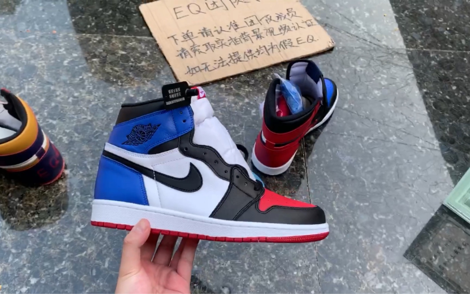 【独家实拍】Air Jordan 1 High 鸳鸯拼色 黑蓝哔哩哔哩bilibili