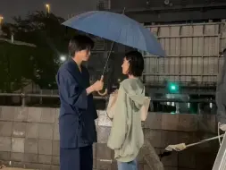 【甘やかし婚】雨中抱抱花絮，垫脚可可爱爱