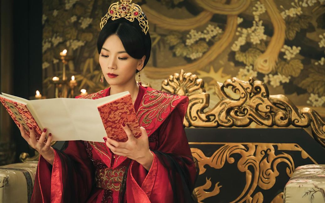 曹曦文《凤弈》化身皇家艺术总监!