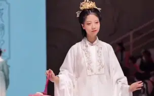 Скачать видео: 汉服之美在华夏 汉服超模大赛 礼仪华夏汉服模特千秋无绝色！悦目是佳人！倾国倾城貌！惊为天下人！