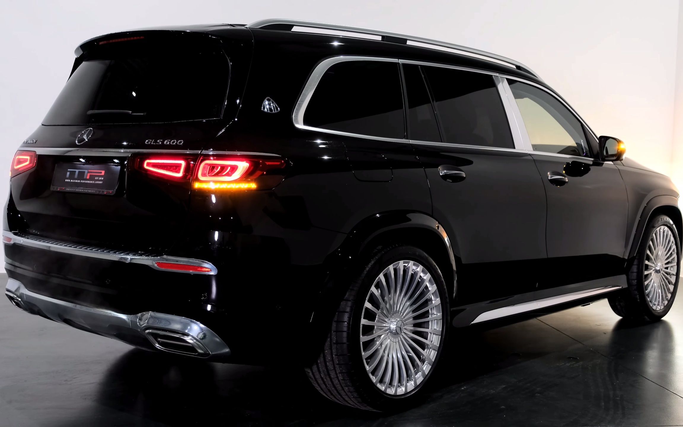 新车丨彰显终极奢华2022款迈巴赫gls600