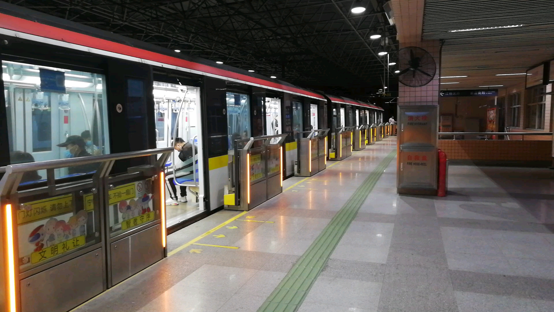 上海地铁3号线03a01黄鱼324末班车虹口足球场出站(上海南站往江杨北路